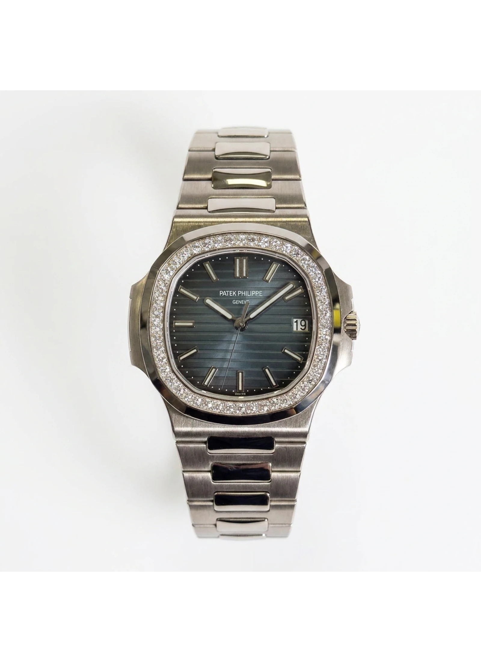 Patek Philippe Nautilus 5713/1G