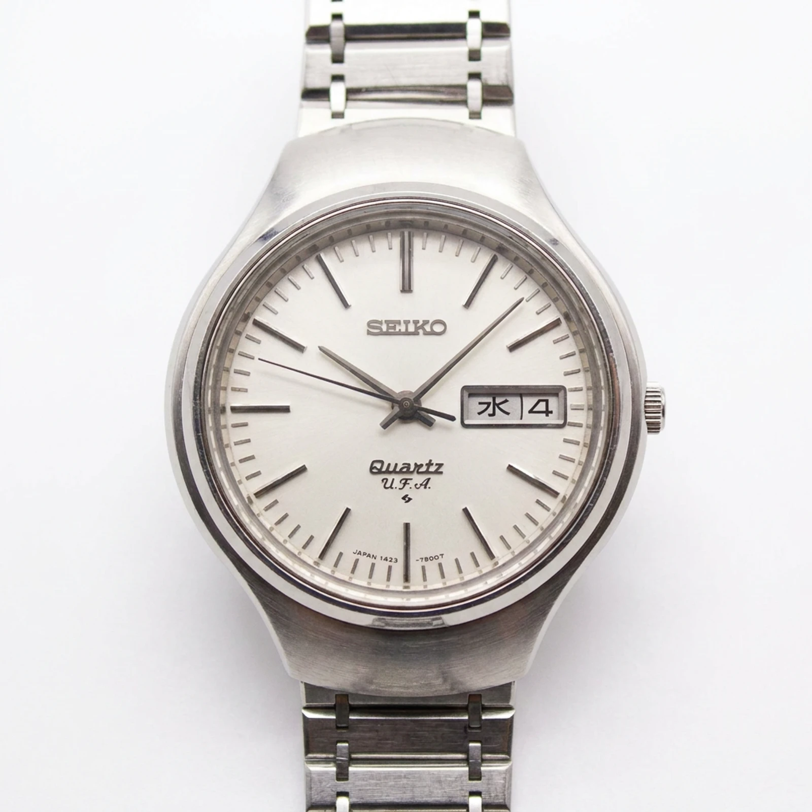Seiko Quartz V.F.A 3823-7000 Day Date From JAPAN