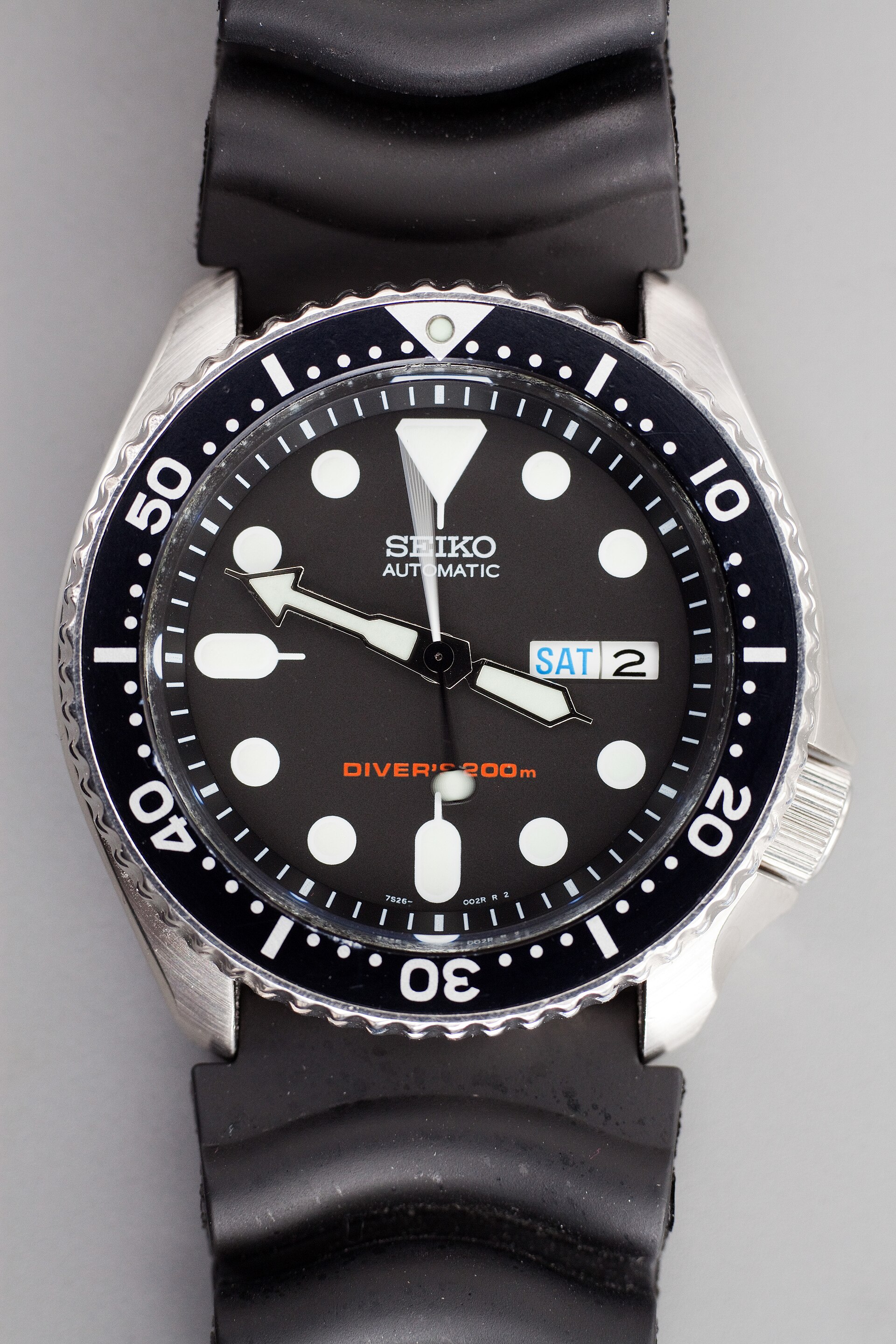 A Seiko SKX007 diver with a black dial and black rubber strap